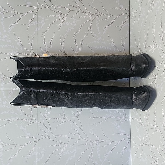 Black Boots - Picture 5 of 12